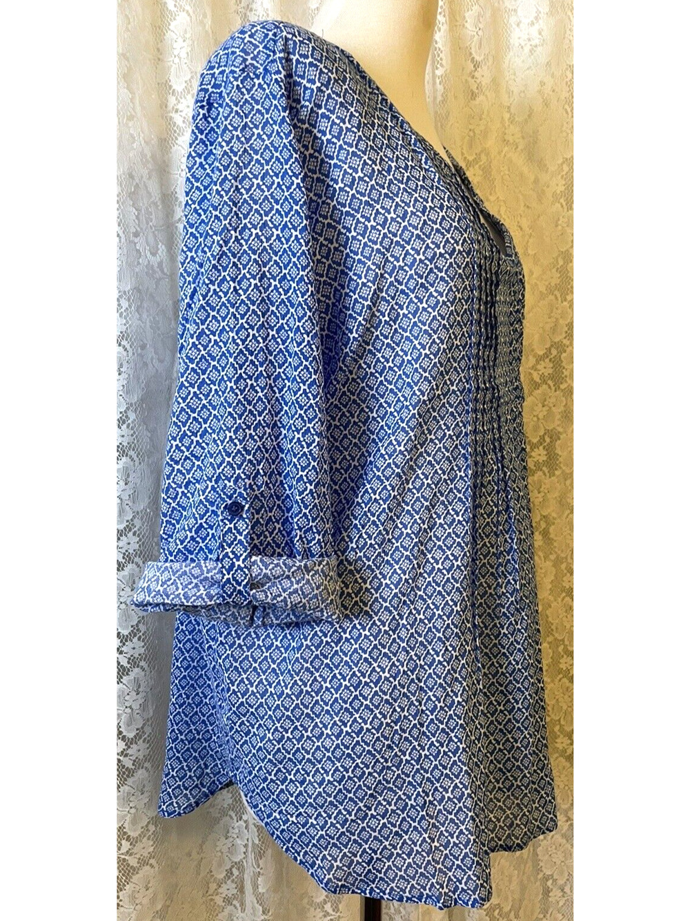 Jester & Orchard Women’s light Blue roll tab long leaves Top New WT